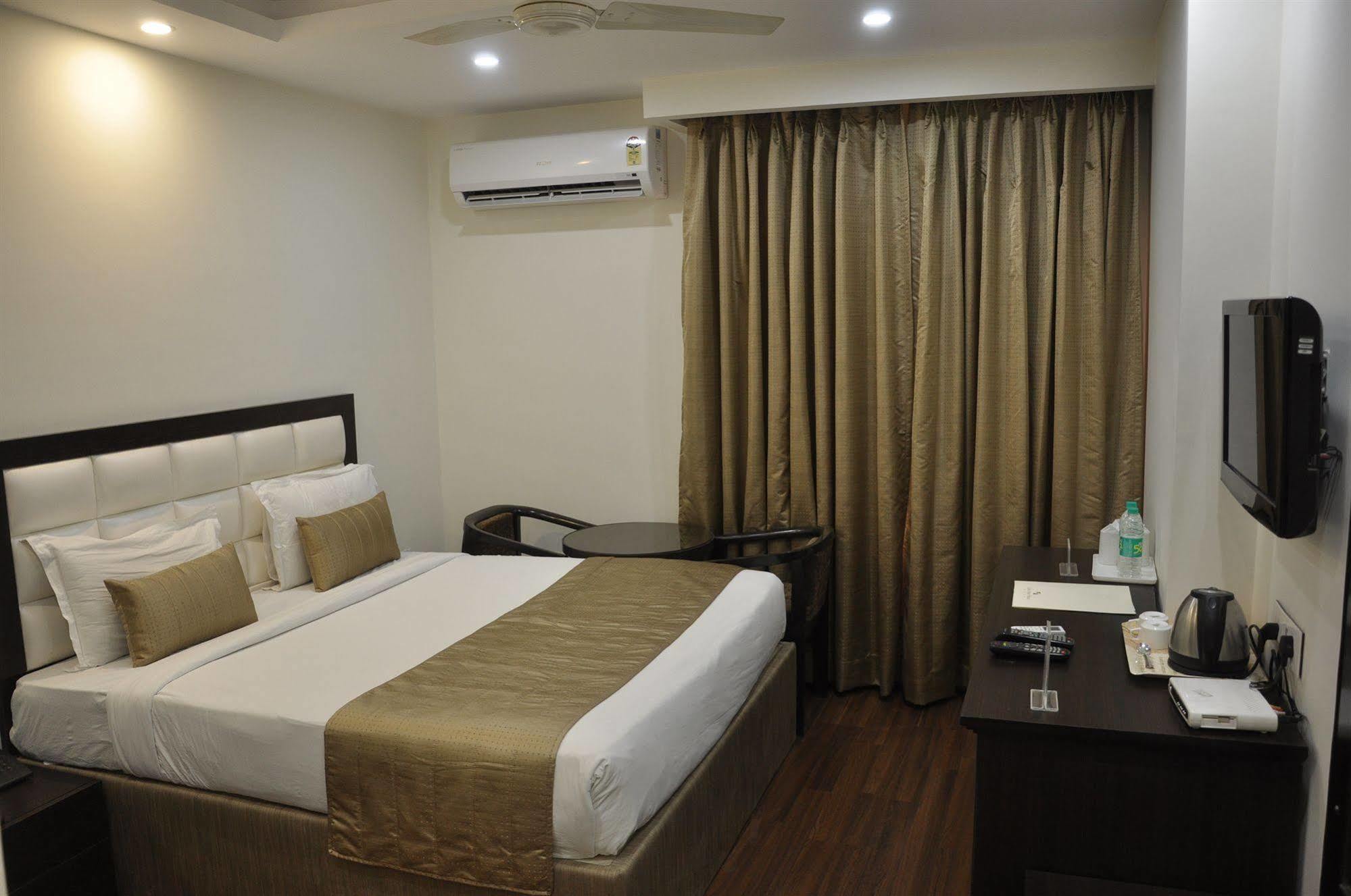 Genx Usha Kiran Agra Hotel Kültér fotó