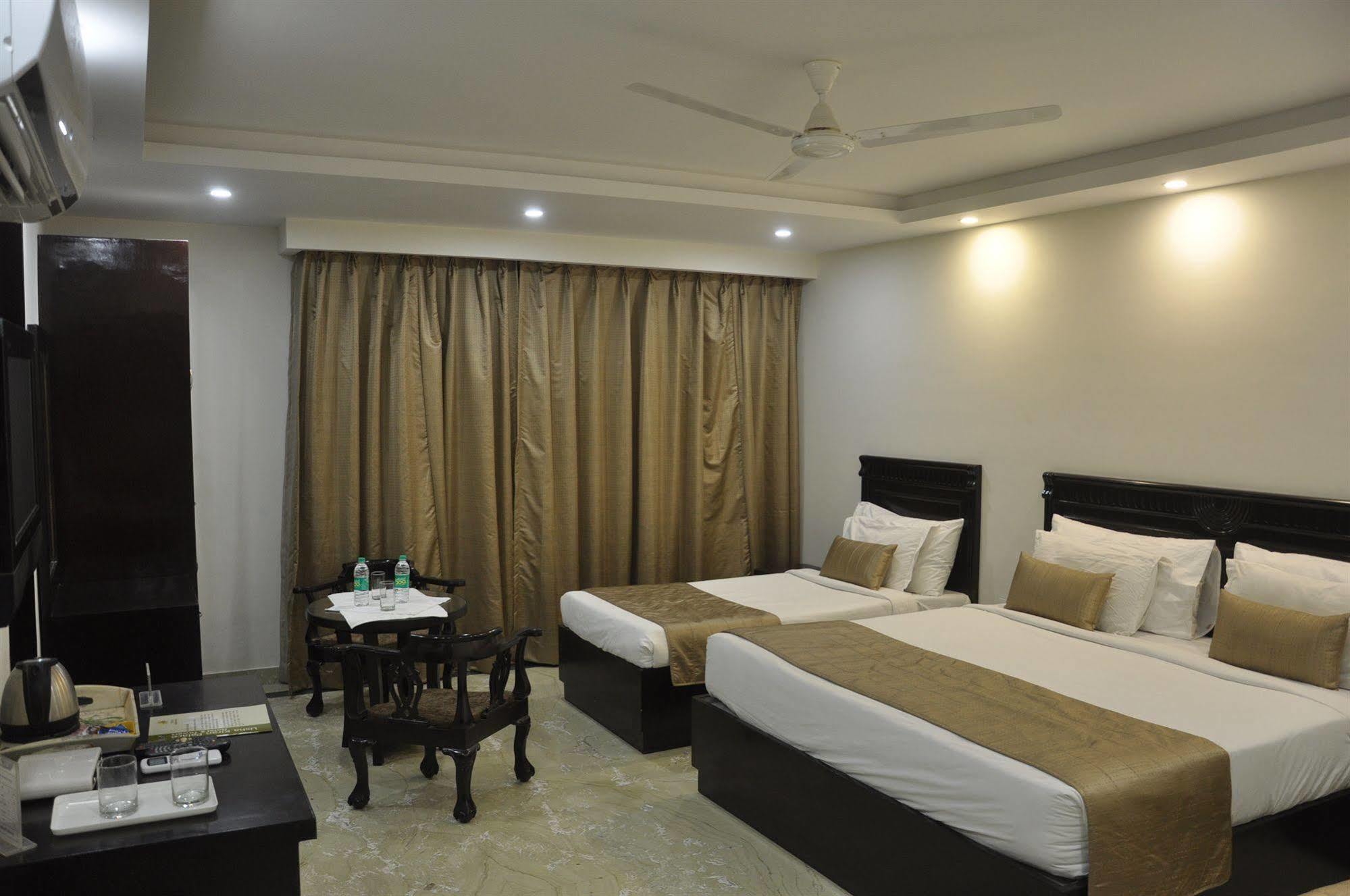 Genx Usha Kiran Agra Hotel Kültér fotó